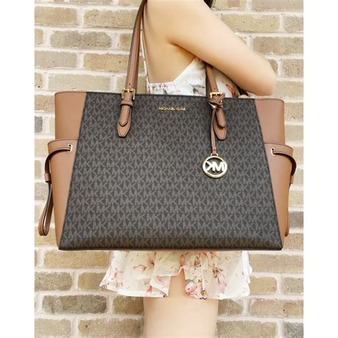 michael kors gilly bag